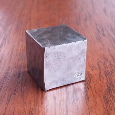 鉄分補給！ただの鉄の塊（25mm角サイコロ）