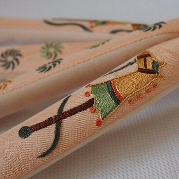 日本刺繡の鼻緒　春駒（金茶✖️緑）