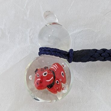 赤べこの根付 3