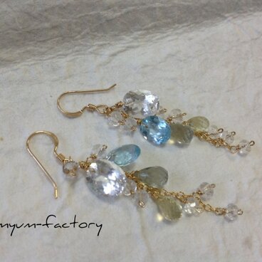 クリスタルクォーツとブルートパーズのピアス
