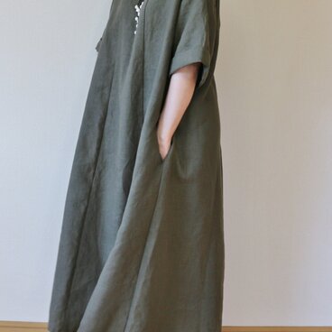 リネン100%のワンピース　カーキ、ネイビー、ブルー