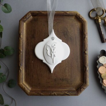 鈴蘭のカメオ調のアロマストーン カメオ ■ アラベスクオーナメント ■ 6種類から香りが選べる