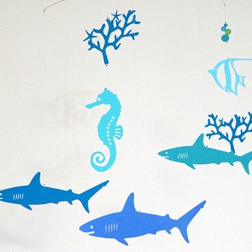 モビール　- 海の中（blue mix）サメ -