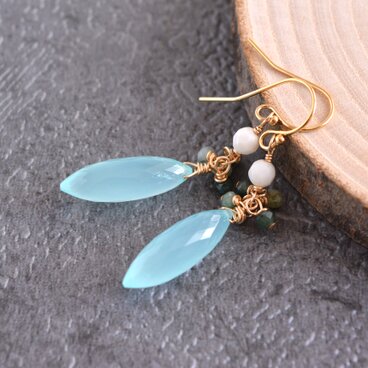 爽やかブルー 14KGF シーブルーカルセドニー ブルー ドロップピアス・ 天然石 ピアス・夏・水色 揺れるピアス・海色