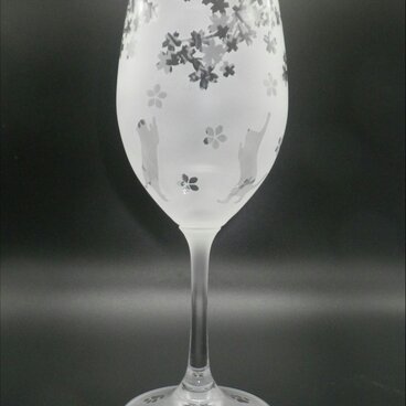 【脚付き薄ワイングラス】 さくらが気になる猫と親猫