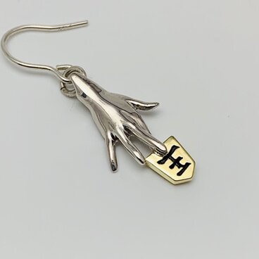 将棋一手ピアス 《 王 / 玉 》sv925 ＆ brass