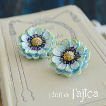 アネモネ青ピアス((イヤリングも可))