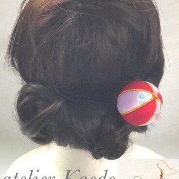 まり玉のちりめんかんざしとピアスセット 紫赤