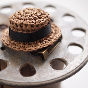 夏カンカン帽のブローチ(ブラウン)　受注制作