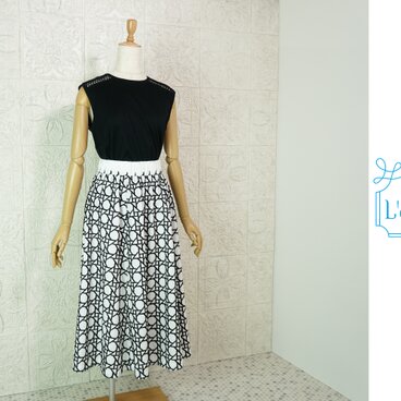 ノワール刺繍フレアースカート