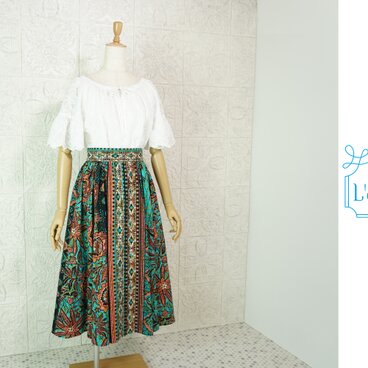 彩りエキゾチックのフレアースカート