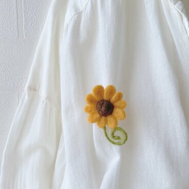 ひまわり＊茎付き＊オレンジ＊フェルトのブローチ