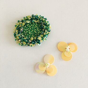ビーズ刺繍 春色菜の花カラーブローチ