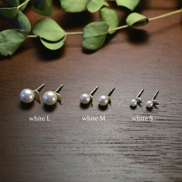 the flower (white S)