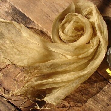 つわぶきの花染め　ふんわり手織りシルクショール