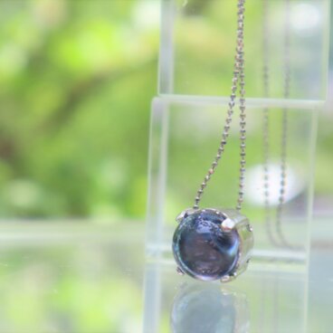 ガラスの欠片　ネックレス　青