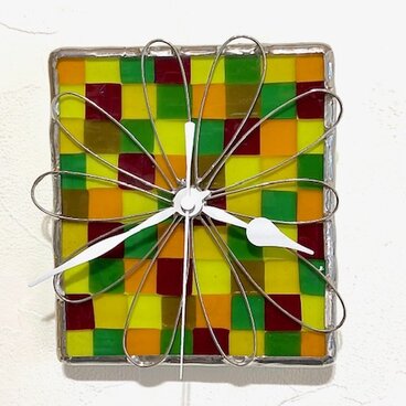 すくえあガラスの壁掛け時計～ビビッドなお花～