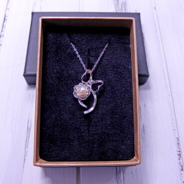 八重桜のペンダント（ピンクゴールドメッキ）