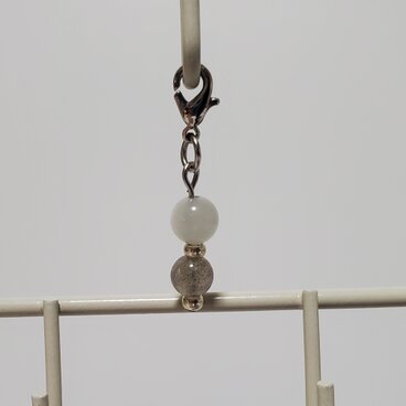 心身の休息をサポートしてくれる瓢箪型モチーフ（ムーンストーン・ラブラドライト）