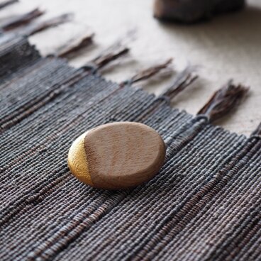 けやきの木のブローチ　