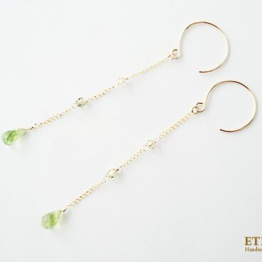 【14kgf】ペリドットとスワロフスキーのロングピアス