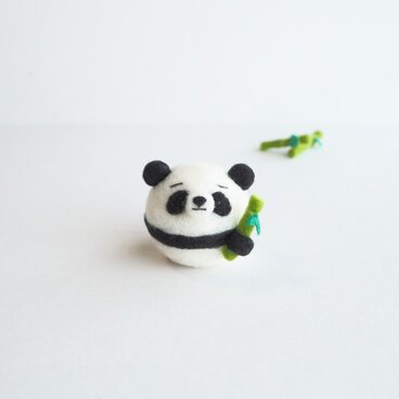 【受注製作】まゆパンダ～竹のおやつを持って～  羊毛フェルト