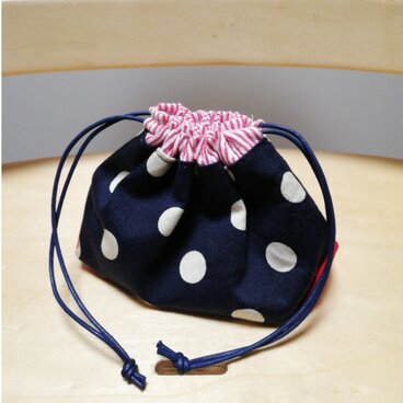 柄合わせが可愛い　巾着ポーチ　ドットと縞