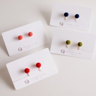 色つぶ［耳飾り］