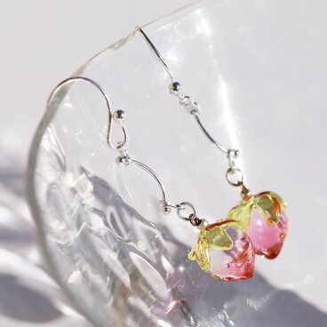 いちごちゃん ピアス イヤリング PG グラデクリアレッド　オリジナル ピンク 可愛い ピンクゴールド シルバー ストロベリー