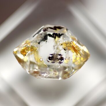 【高品質】 オイルインクォーツ 原石 鉱物 天然石 一点物 (No.1161)