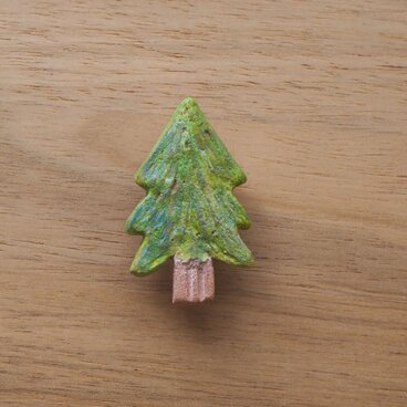 ツリーの陶土ブローチ