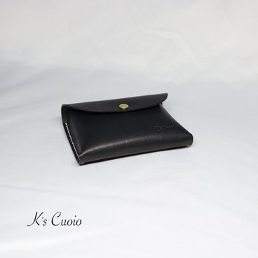 ヌメ革 一枚革で作るカードケース（ブラック色）