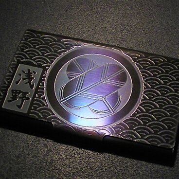オーダーメイド　 名前付　家紋　彫金　カードケース　名刺25枚収納タイプ、地紋青海波