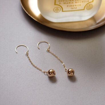 14kgf：一粒ゴールドビーズのチェーンピアス