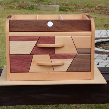 銘木で作った2段＋1段の隠し個所付引き出し