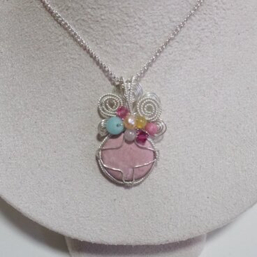 癒やしと寛大な心をもたらすロードナイトの華やぎネックレス♡ハンドメイド!!