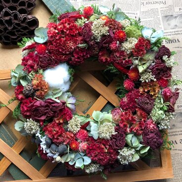 赤色のナチュラルドライフラワーリース！AtelierKouan