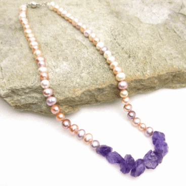 天然パールとラフロックアメジストネックレス