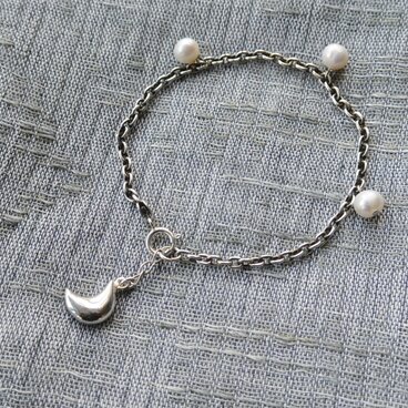 シルバーのブレスレット　月