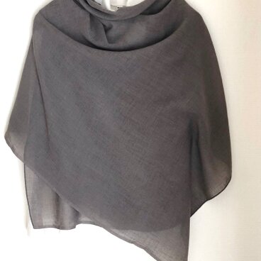 深みのある灰茶色　草木（ザクロ）染め　超大判ウールガーゼストール