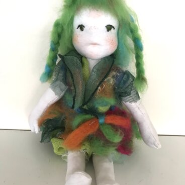 森の中にそっと隠れていた森の精。誰にも見つからないようにおすまし顔。