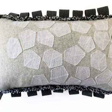 フラノウールのモダンなクッション　RYUHYOU_GY