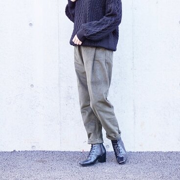 サイドタックテーパードパンツ