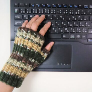 のびのびしましまハンドウォーマー　オリーブ色+茶色+クリーム色　その1