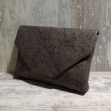 数寄屋袋　クラッチバッグ　正絹紬紺地製　「焼箔黒箔」　真綿箔　