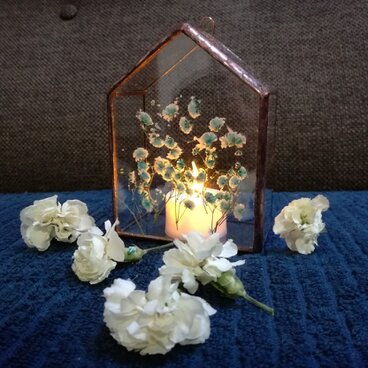 押し花のキャンドルホルダー（ハウス型）