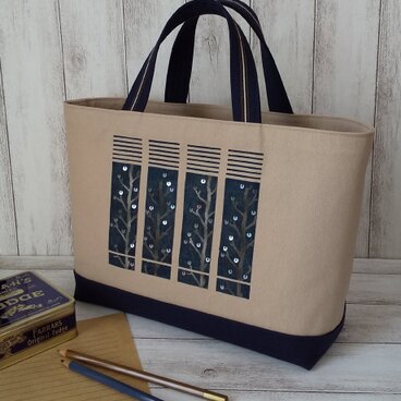 イラストのようなトートバッグ　「眠りにつく頃／サンドベージュ×ネイビー」