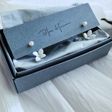 白磁　天草陶花　ピアス　淡水パールと一輪のキャッチ