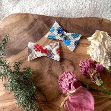 赤い水玉模様のブローチ/ヘアクリップ