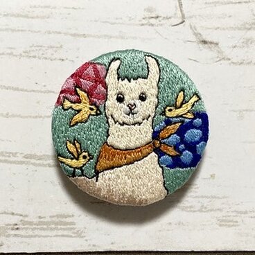 手刺繍オリジナルブローチ＊アルパカと小鳥